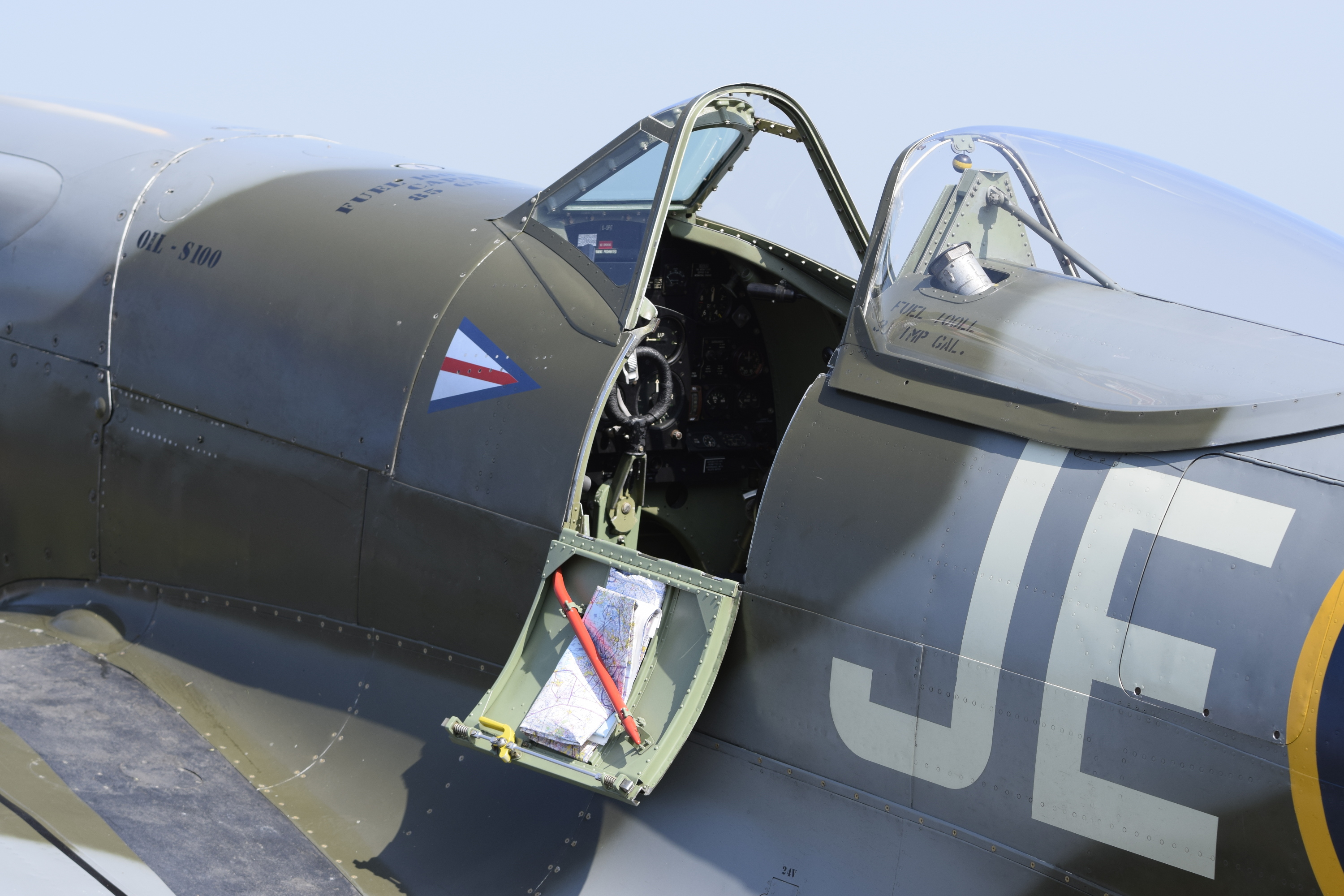 Spitfire Mk. FR XIV, MV293 (G-SPIT)