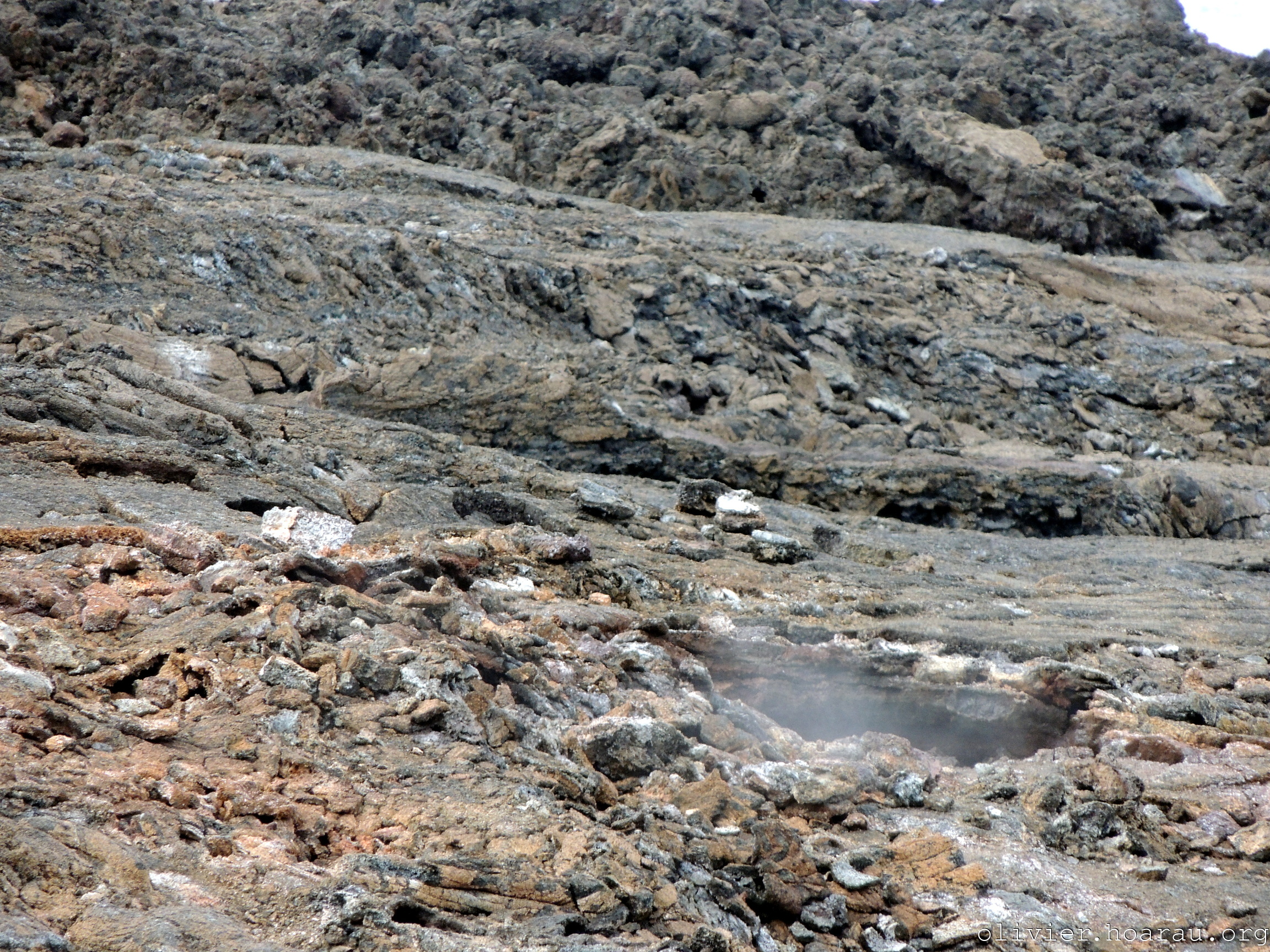 Fumerole dans la coulée de lave de 2007